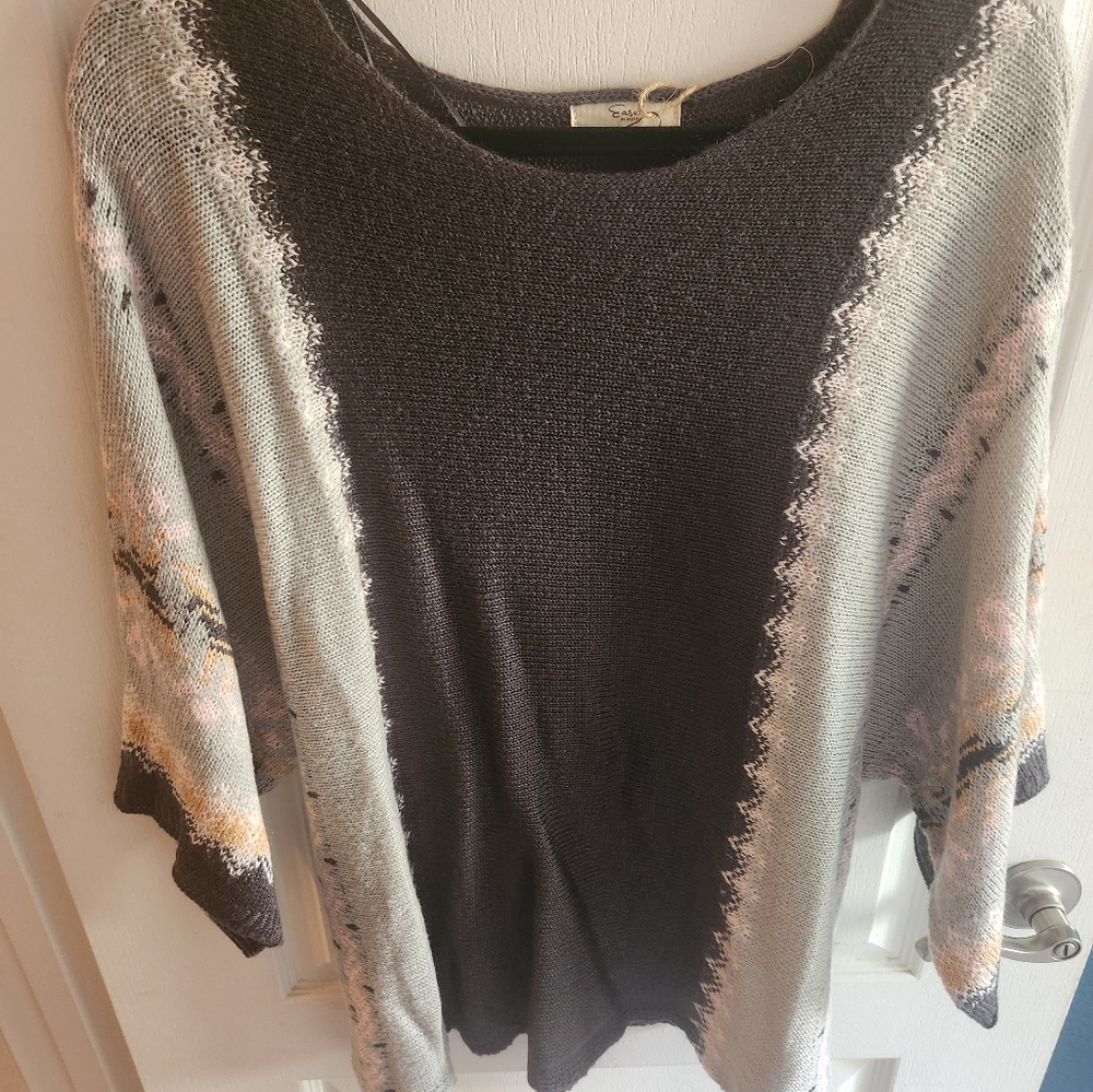 Easel 3/4 sleeve sweater Size Large